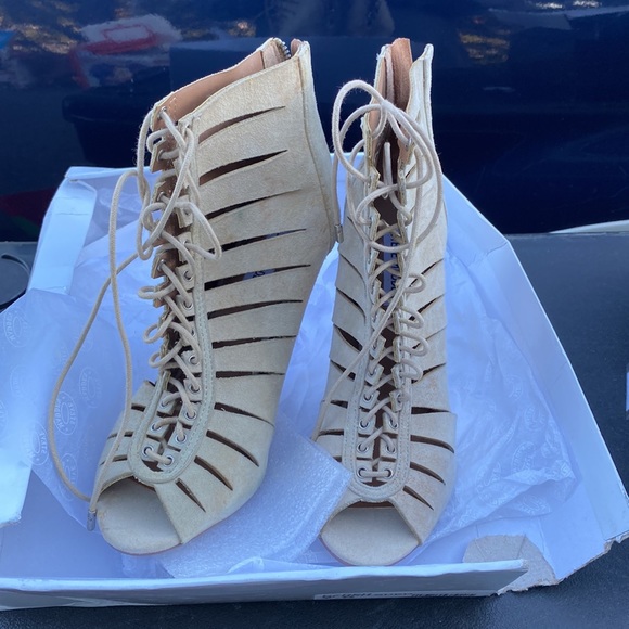 Steve Madden Cyder Heels - Picture 2 of 7